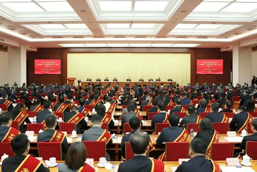 三峰透平董事长熊俊杰荣获“全国工业和信息化系统劳动模范”称号！